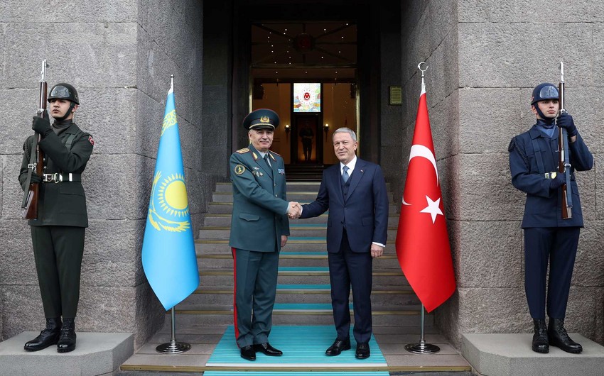 Hulusi Akar qazaxıstanlı həmkarı ilə görüşüb